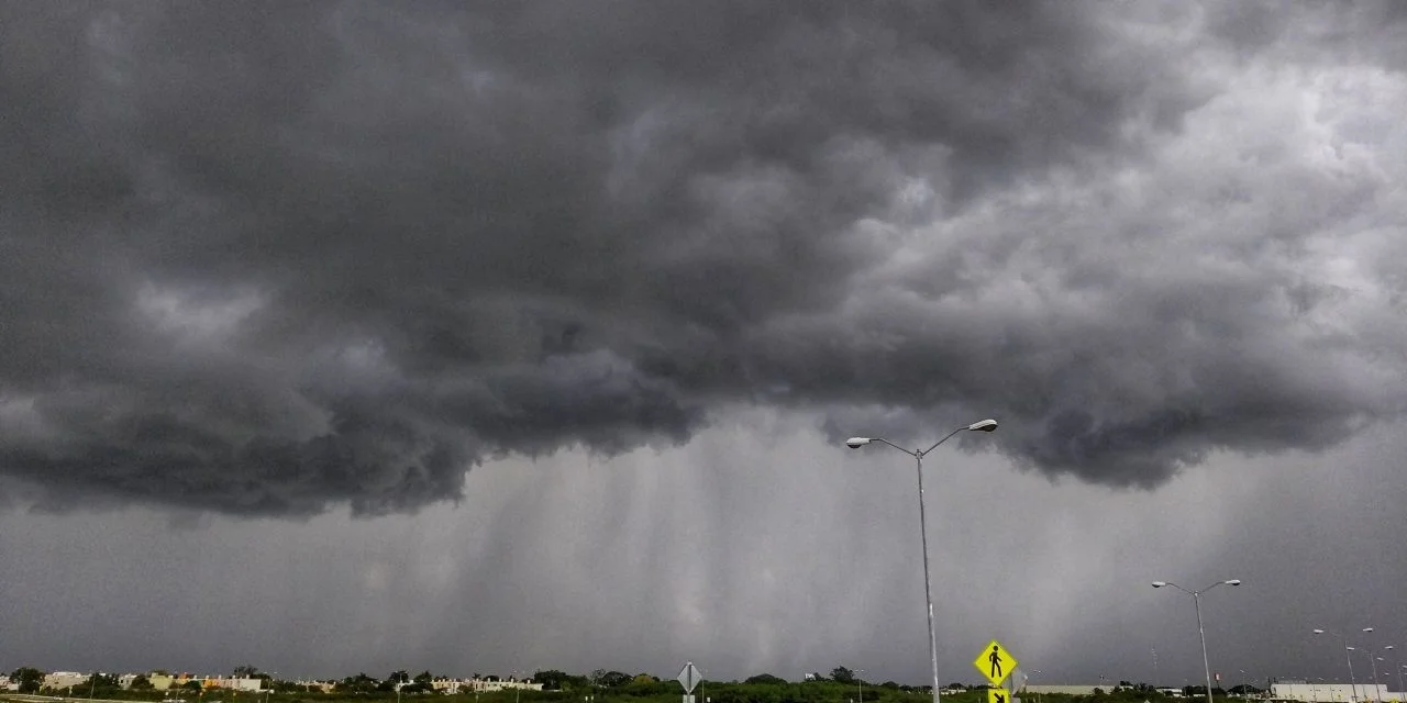 Segey suspende clases en todo Yucatán por lluvias extraordinarias; no habrá actividades este lunes por la tarde ni el martes